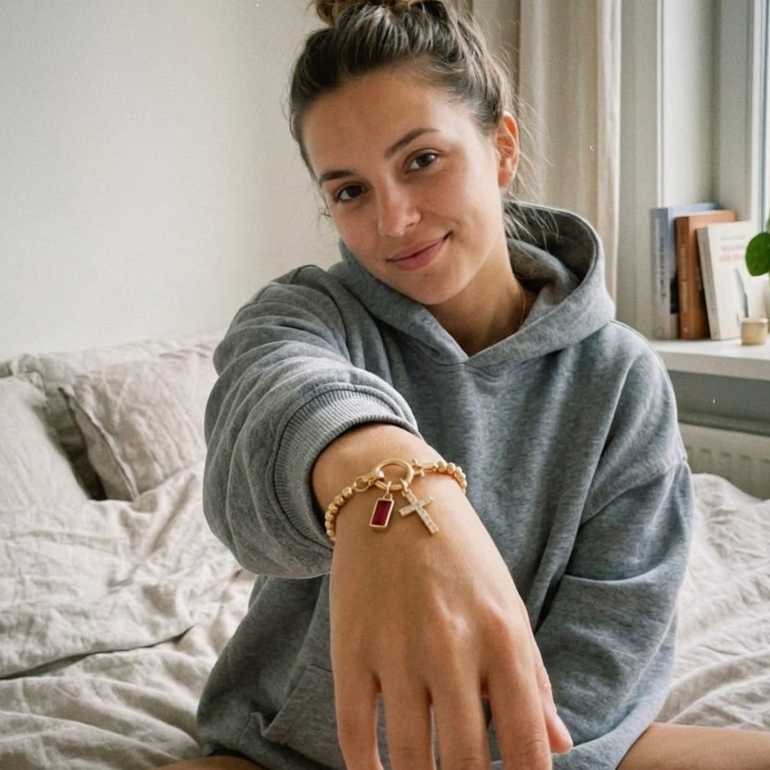 Gouden Kralen Armband met Kruis en Geboortesteen - Draag jouw verhaal elke dag