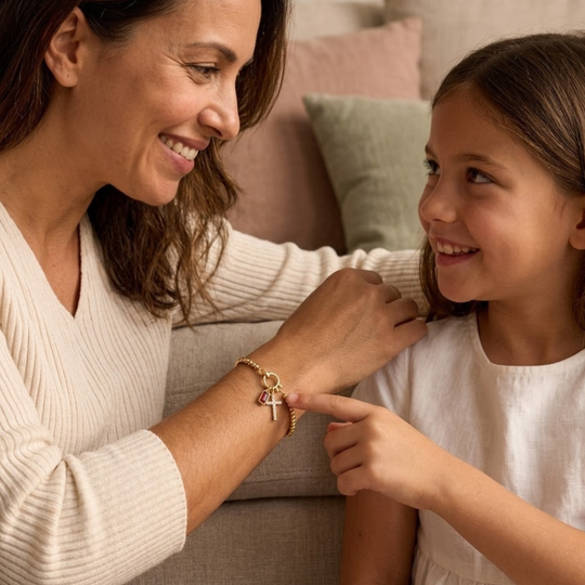 Gouden Kralen Armband met Kruis en Geboortesteen - Draag jouw verhaal elke dag